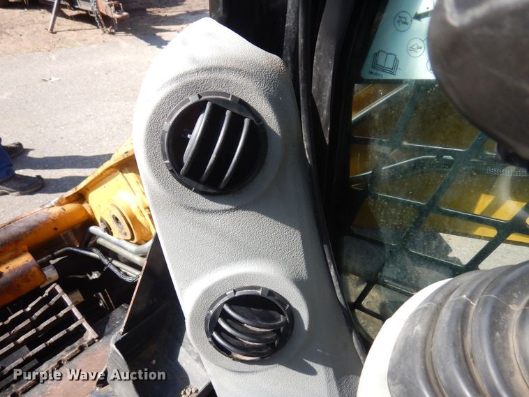 image for item KU9989 2012 Caterpillar 262C  skid steer loader