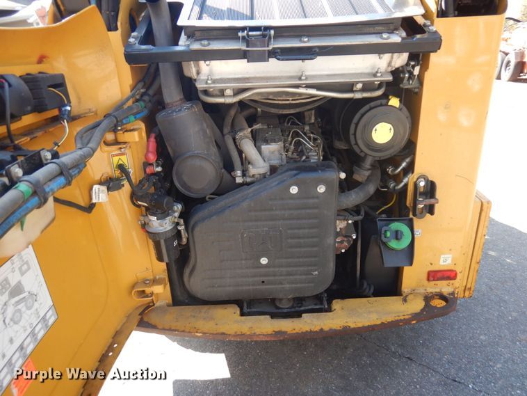 image for item KU9989 2012 Caterpillar 262C  skid steer loader