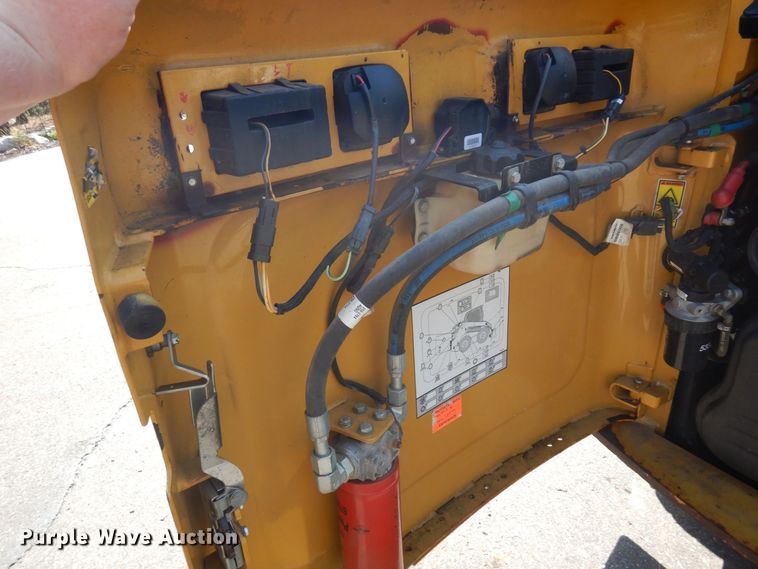 image for item KU9989 2012 Caterpillar 262C  skid steer loader