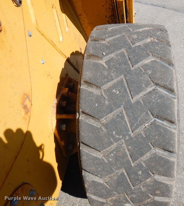 image for item KU9989 2012 Caterpillar 262C  skid steer loader