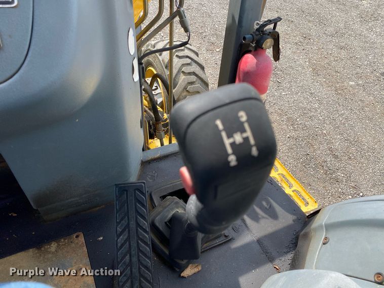 image for item KW9259 2002 New Holland LB75B  backhoe