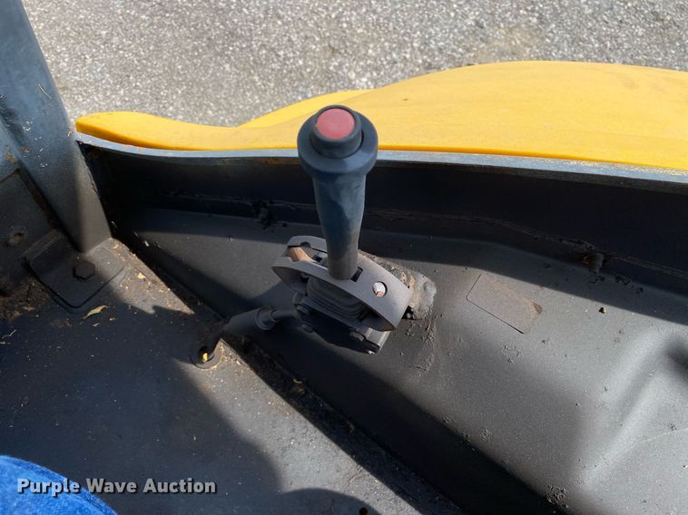 image for item KW9259 2002 New Holland LB75B  backhoe