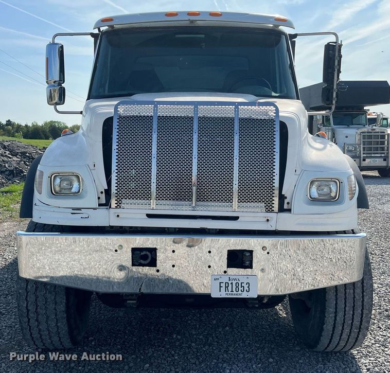 image for item LA9945 2006 International 7700  log loader truck