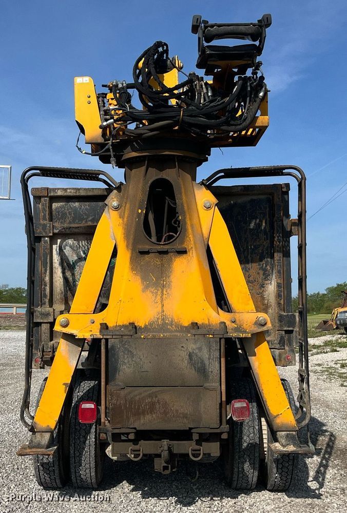 image for item LA9945 2006 International 7700  log loader truck