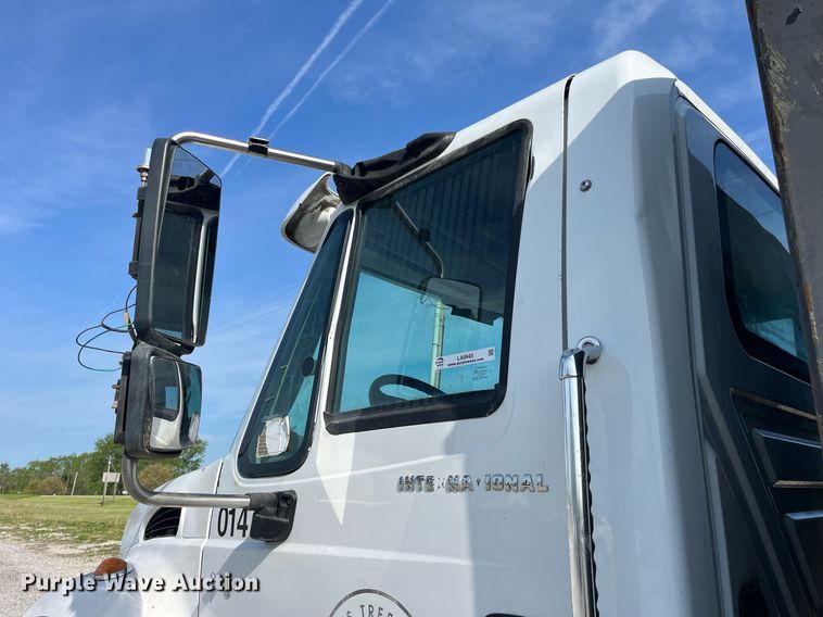 image for item LA9945 2006 International 7700  log loader truck