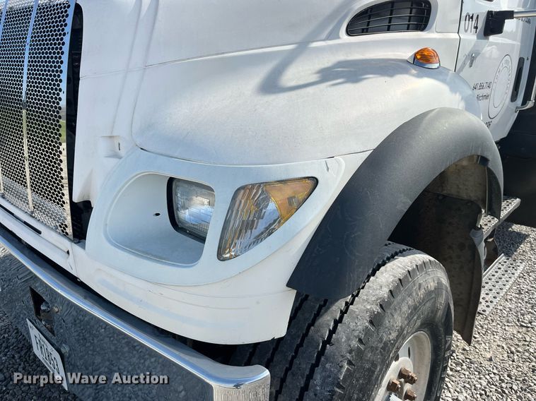 image for item LA9945 2006 International 7700  log loader truck