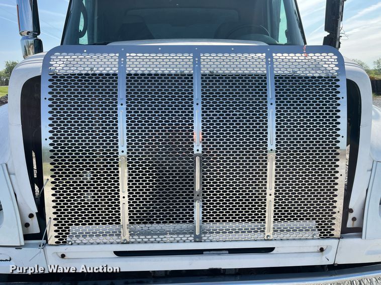 image for item LA9945 2006 International 7700  log loader truck