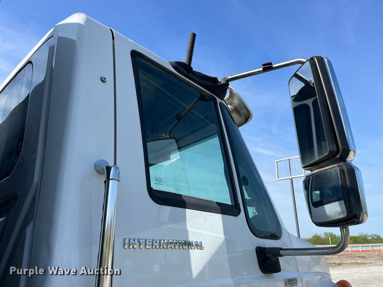 image for item LA9945 2006 International 7700  log loader truck