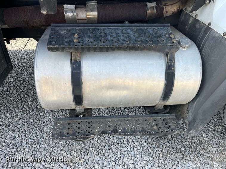 image for item LA9945 2006 International 7700  log loader truck