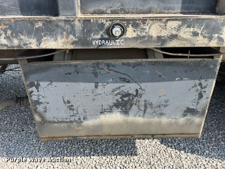 image for item LA9945 2006 International 7700  log loader truck