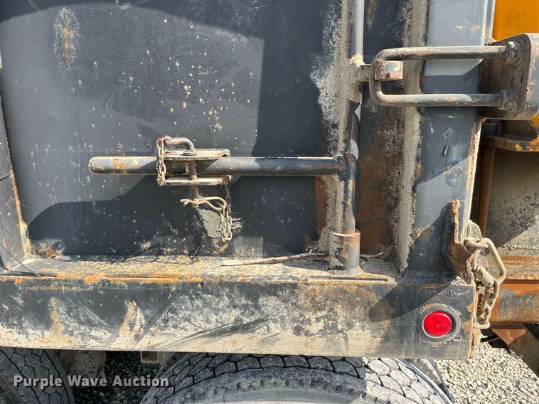 image for item LA9945 2006 International 7700  log loader truck