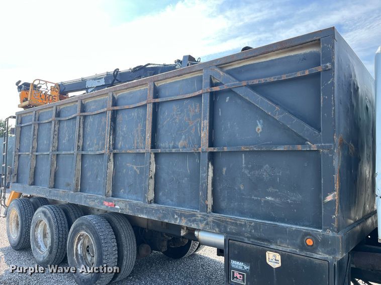 image for item LA9945 2006 International 7700  log loader truck