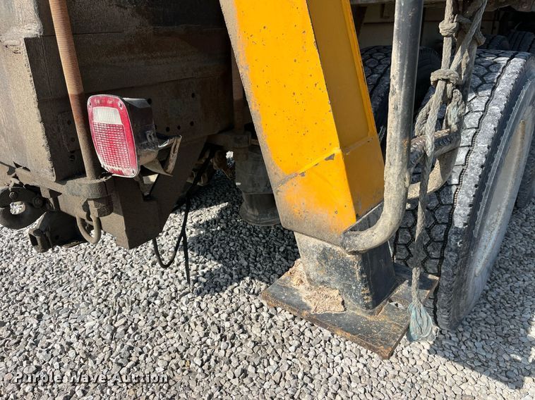 image for item LA9945 2006 International 7700  log loader truck