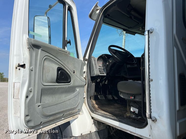 image for item LA9945 2006 International 7700  log loader truck