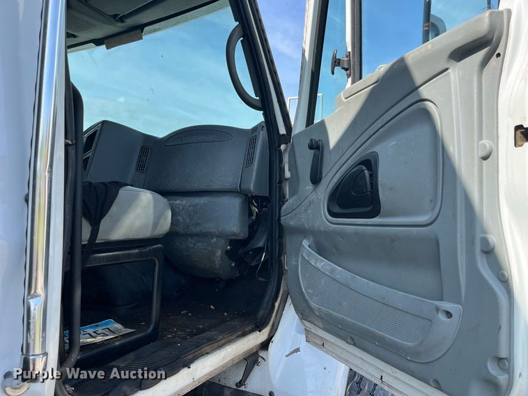 image for item LA9945 2006 International 7700  log loader truck