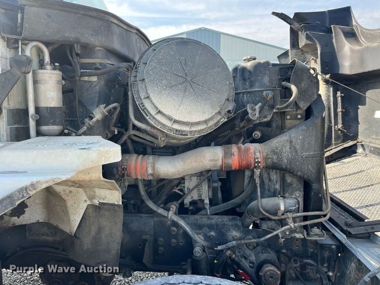 image for item LA9945 2006 International 7700  log loader truck