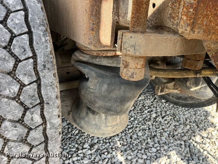 image for item LA9945 2006 International 7700  log loader truck