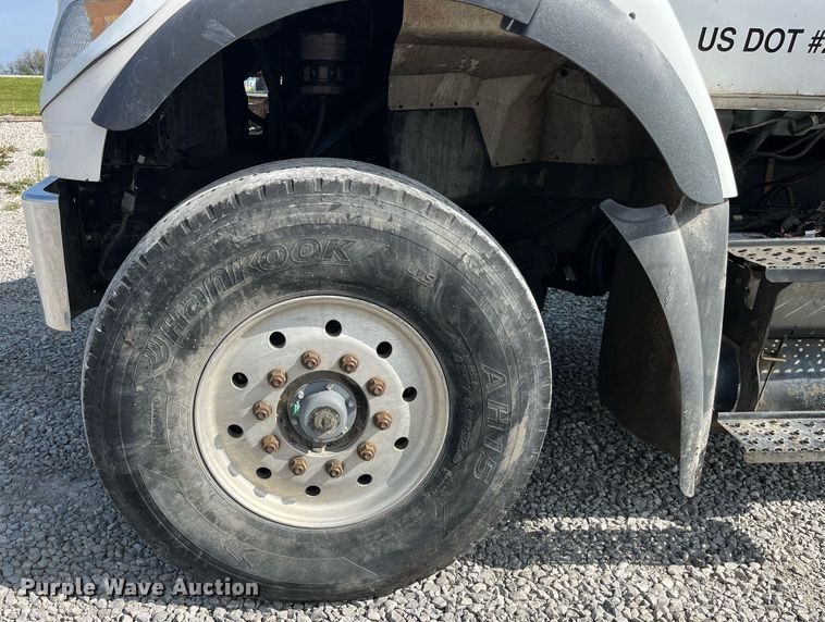 image for item LA9945 2006 International 7700  log loader truck