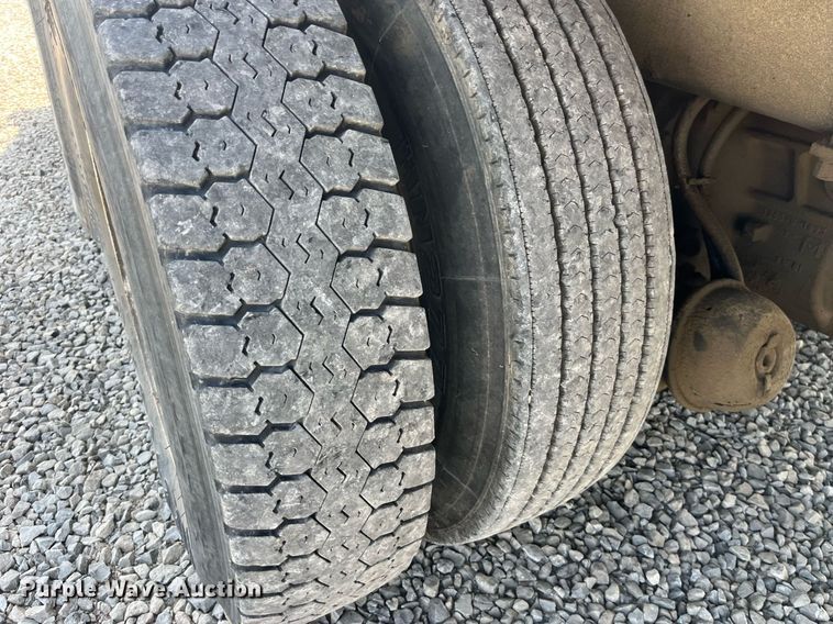 image for item LA9945 2006 International 7700  log loader truck