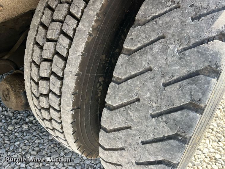 image for item LA9945 2006 International 7700  log loader truck