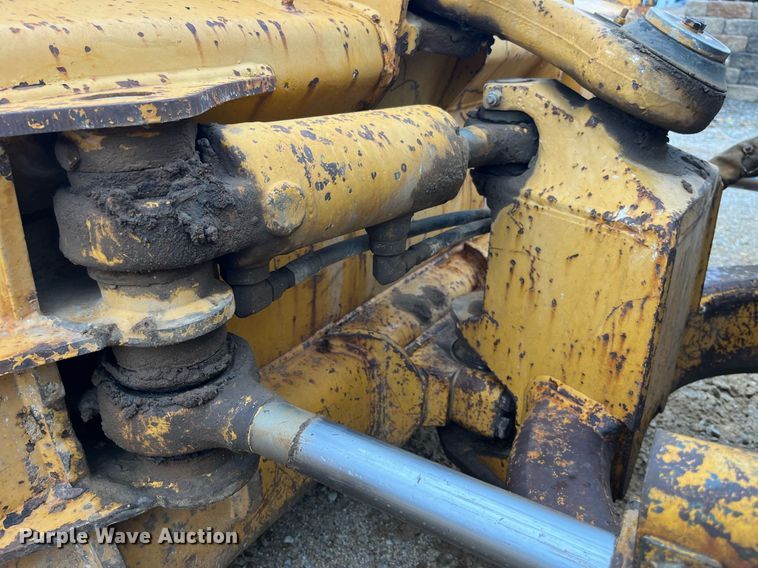 image for item LA9952 1996 John Deere 450G  dozer