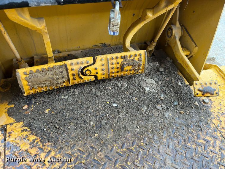 image for item LA9952 1996 John Deere 450G  dozer