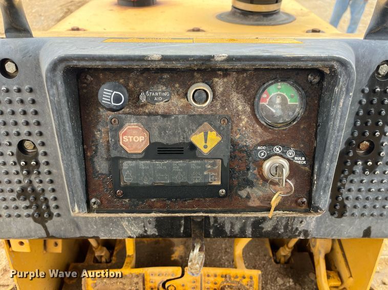 image for item LA9952 1996 John Deere 450G  dozer