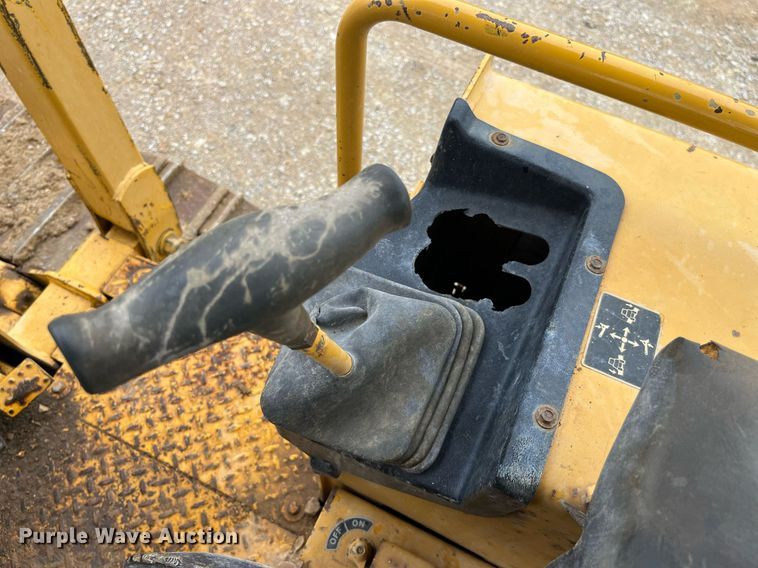 image for item LA9952 1996 John Deere 450G  dozer