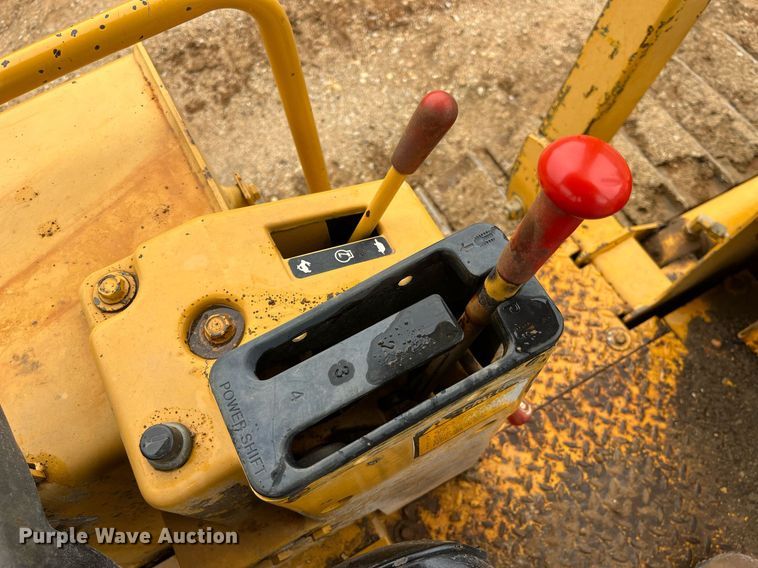 image for item LA9952 1996 John Deere 450G  dozer