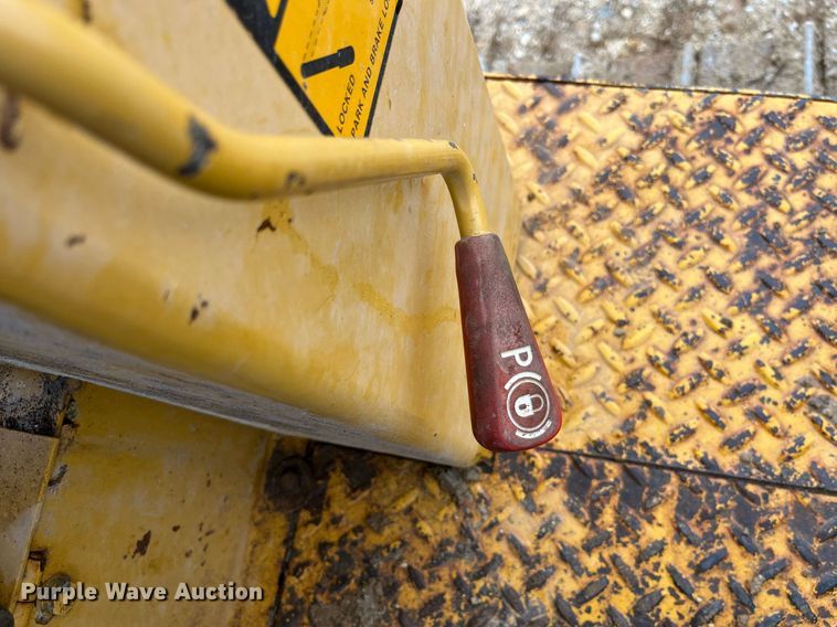 image for item LA9952 1996 John Deere 450G  dozer