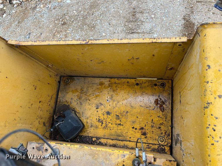 image for item LA9952 1996 John Deere 450G  dozer