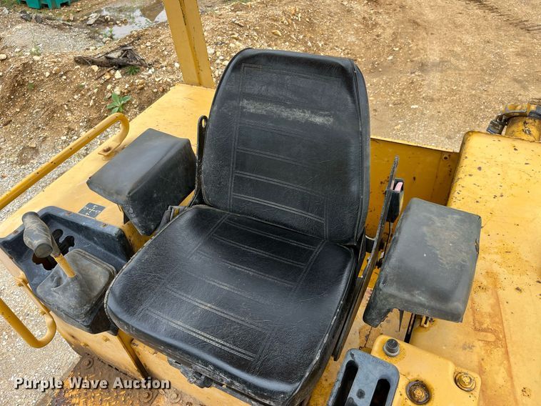 image for item LA9952 1996 John Deere 450G  dozer