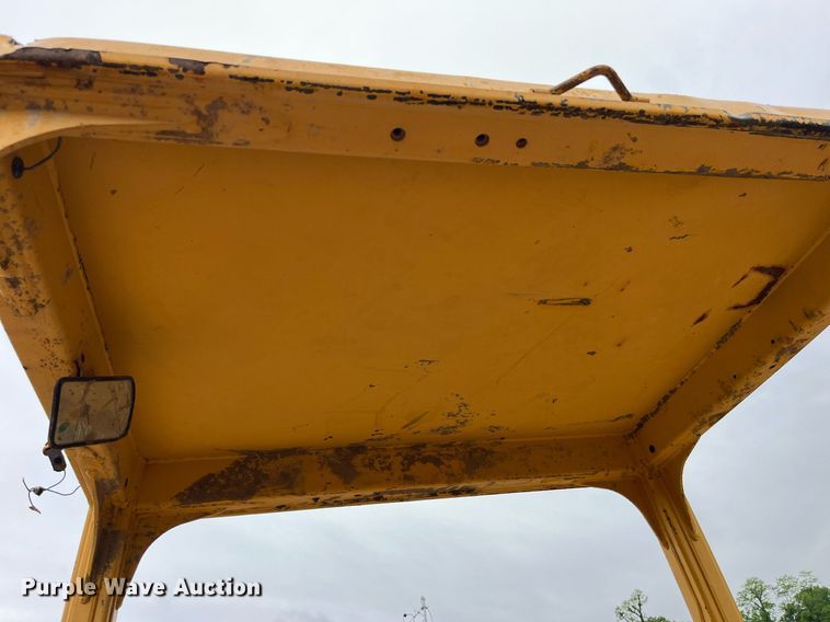image for item LA9952 1996 John Deere 450G  dozer