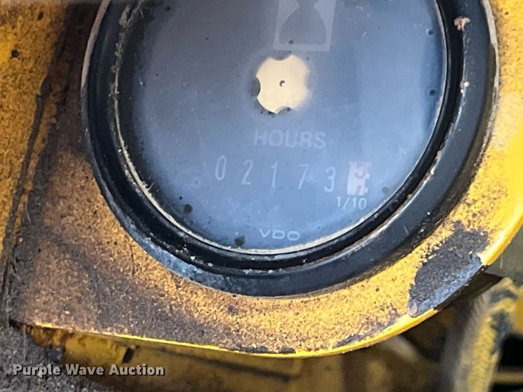 image for item LA9952 1996 John Deere 450G  dozer