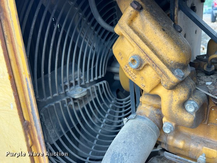 image for item LA9952 1996 John Deere 450G  dozer