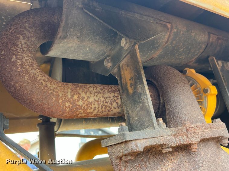 image for item LA9952 1996 John Deere 450G  dozer