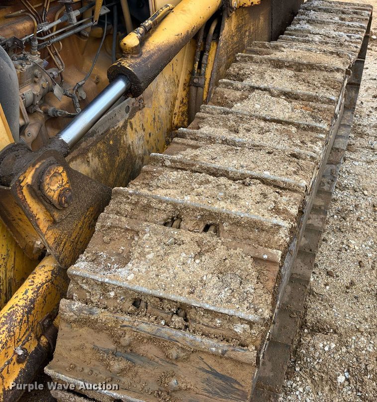 image for item LA9952 1996 John Deere 450G  dozer