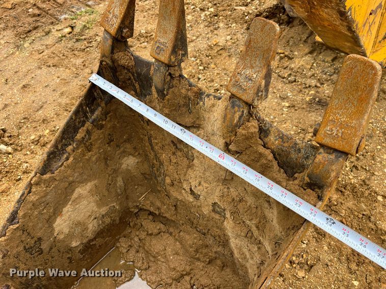 image for item LA9953 John Deere T5W3C  backhoe