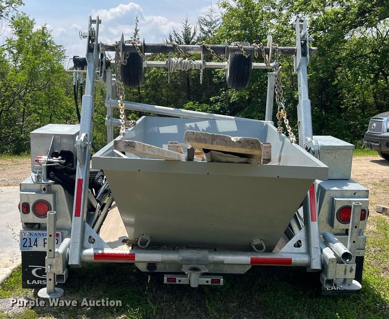 image for item LA9962 2022 Larson 5620  reel trailer