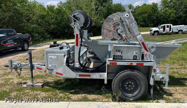 image for item LA9962 2022 Larson 5620  reel trailer