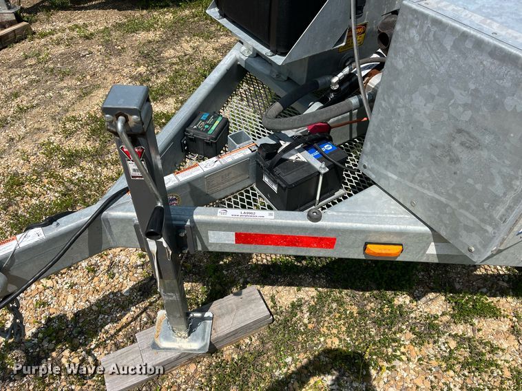 image for item LA9962 2022 Larson 5620  reel trailer