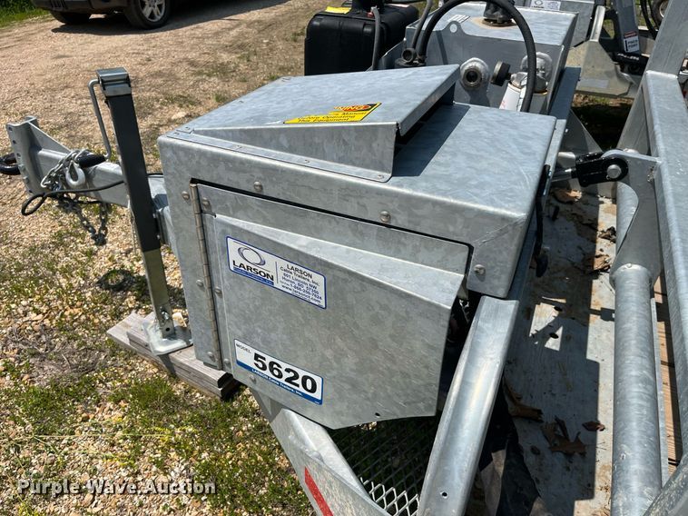 image for item LA9962 2022 Larson 5620  reel trailer