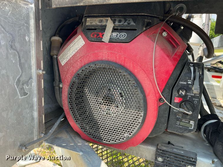 image for item LA9962 2022 Larson 5620  reel trailer