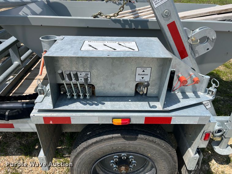 image for item LA9962 2022 Larson 5620  reel trailer