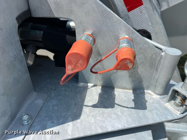 image for item LA9962 2022 Larson 5620  reel trailer