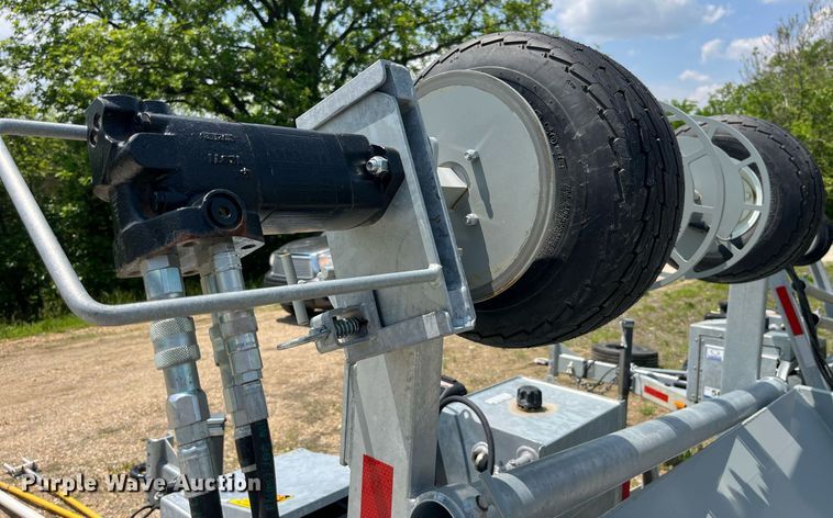 image for item LA9962 2022 Larson 5620  reel trailer