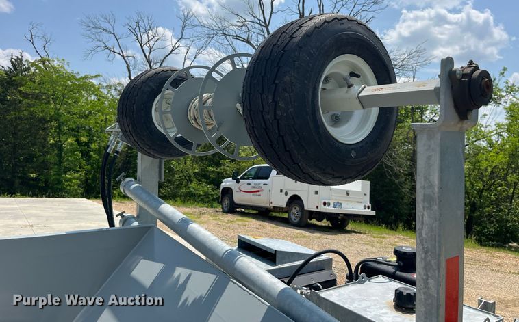 image for item LA9962 2022 Larson 5620  reel trailer