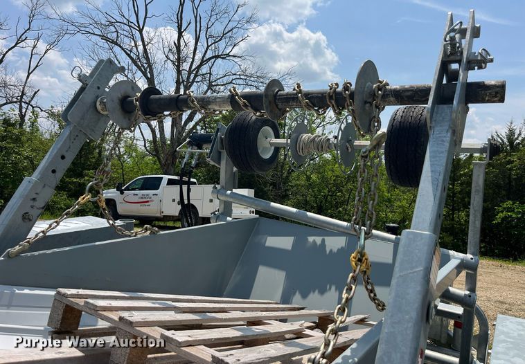 image for item LA9962 2022 Larson 5620  reel trailer