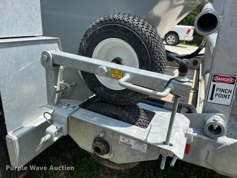 image for item LA9962 2022 Larson 5620  reel trailer