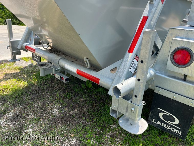 image for item LA9962 2022 Larson 5620  reel trailer